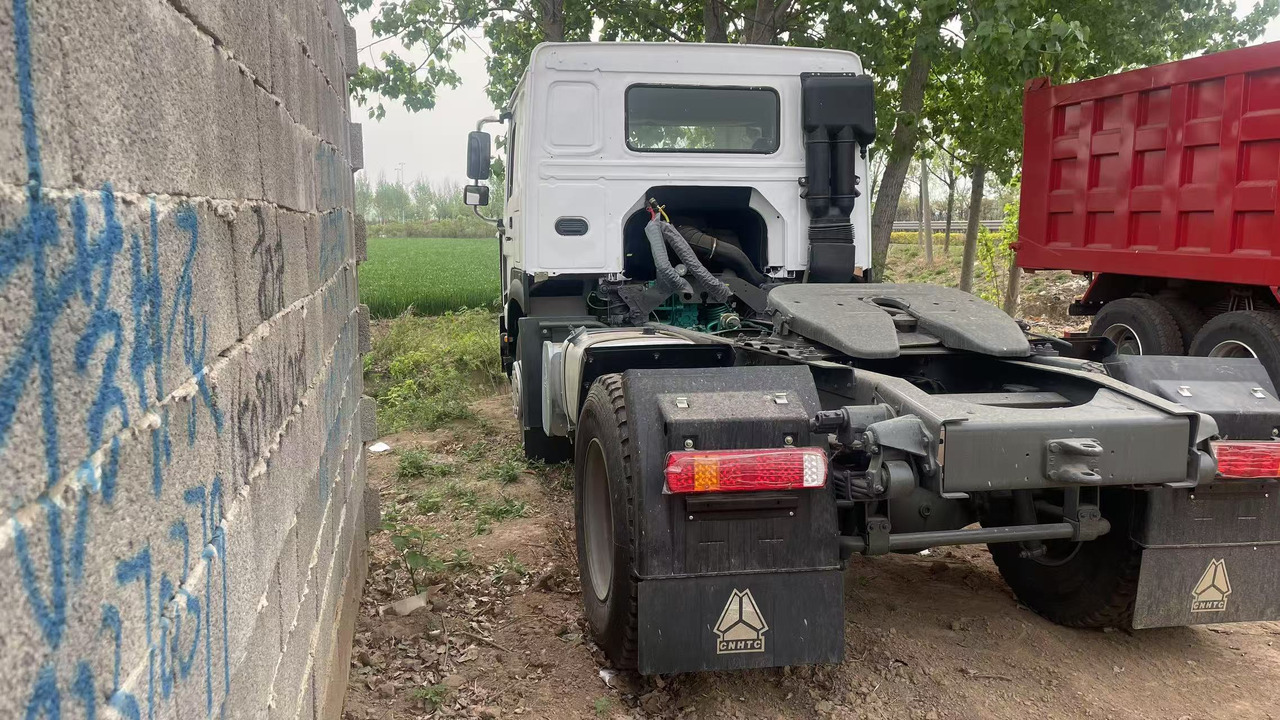 SINOTRUK HOWO 4*2 6*4 8*4 - Tracteur routier: photos 4 SINOTRUK HOWO 4*2 6*4 8*4 - Tracteur routier: photos 4
