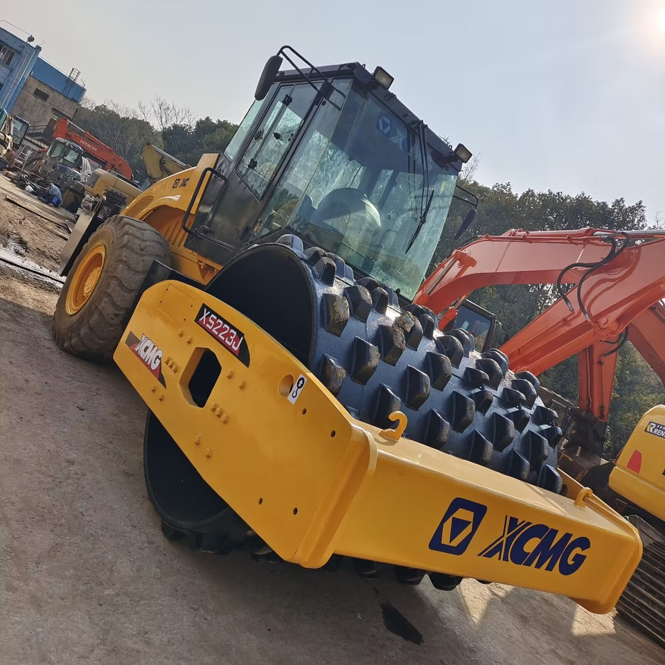 XCMG XS223J XS 223 J XCMG XS223J Vibratory Roller with Goat Horn Drum - Compacteur à pieds de mouton/ Monocylindre: photos 3 XCMG XS223J XS 223 J XCMG XS223J Vibratory Roller with Goat Horn Drum - Compacteur à pieds de mouton/ Monocylindre: photos 3