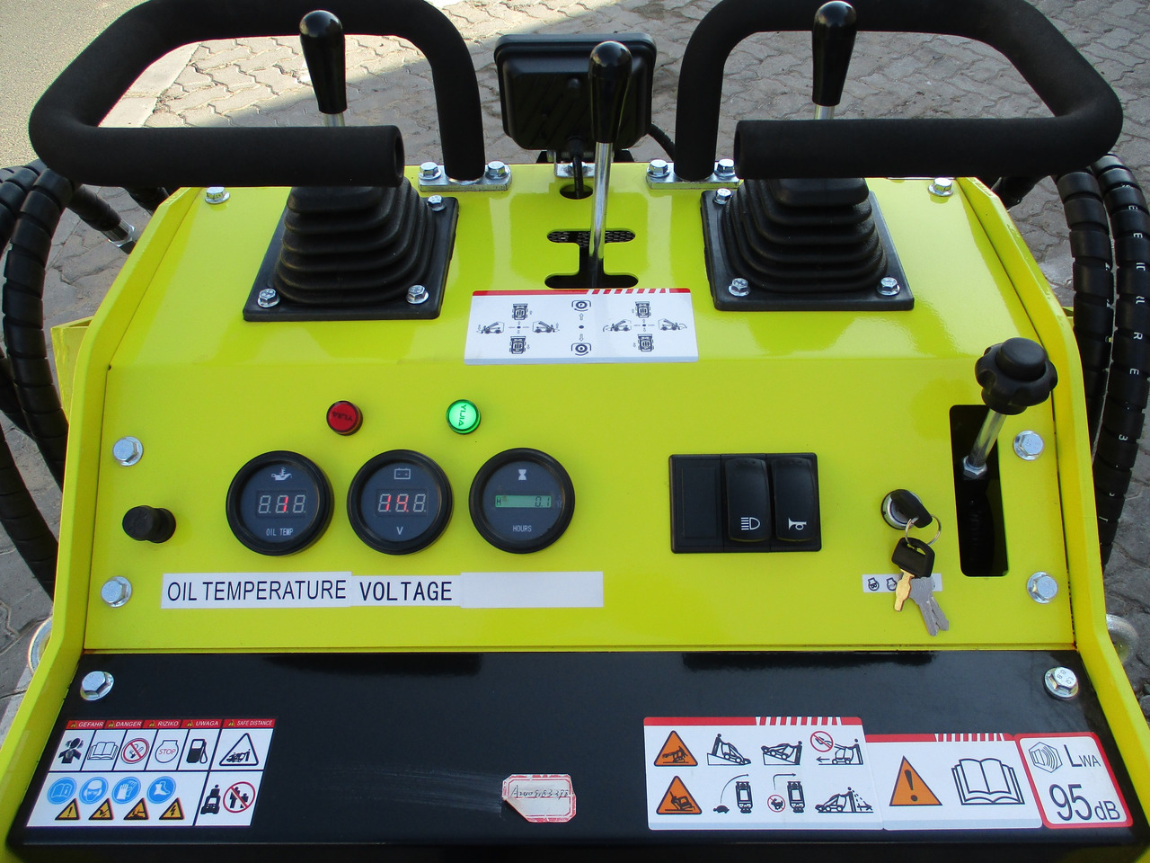 MACHPRO MPS330 Mini Skid Steer — crédit-bail MACHPRO MPS330 Mini Skid Steer: photos 9