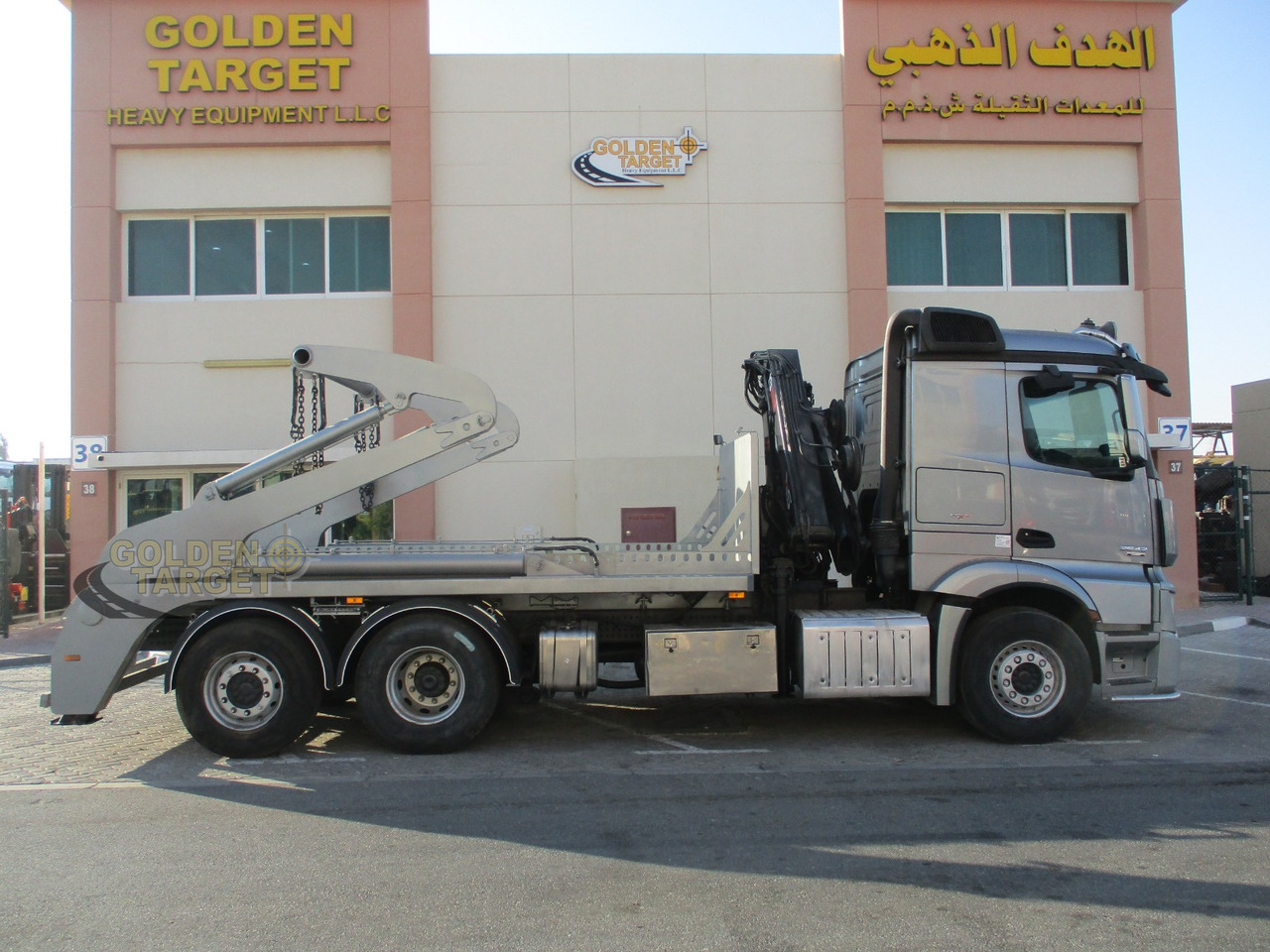 MERCEDES-BENZ 2642 6×2 DOUBLE SKIP LOADER with HIAB Crane - Camion multibenne: photos 5 MERCEDES-BENZ 2642 6×2 DOUBLE SKIP LOADER with HIAB Crane - Camion multibenne: photos 5
