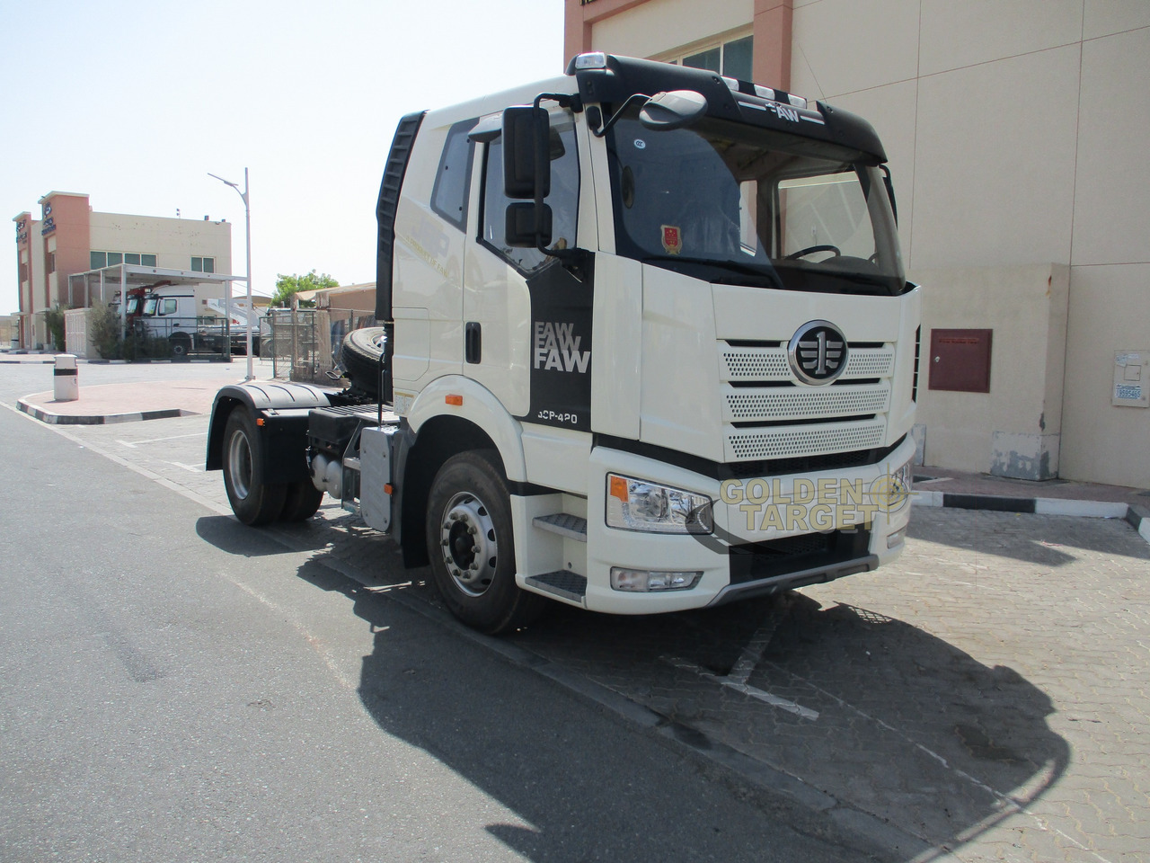 FAW J6P-420 4x2 Head Truck - Tracteur routier: photos 1 FAW J6P-420 4x2 Head Truck - Tracteur routier: photos 1