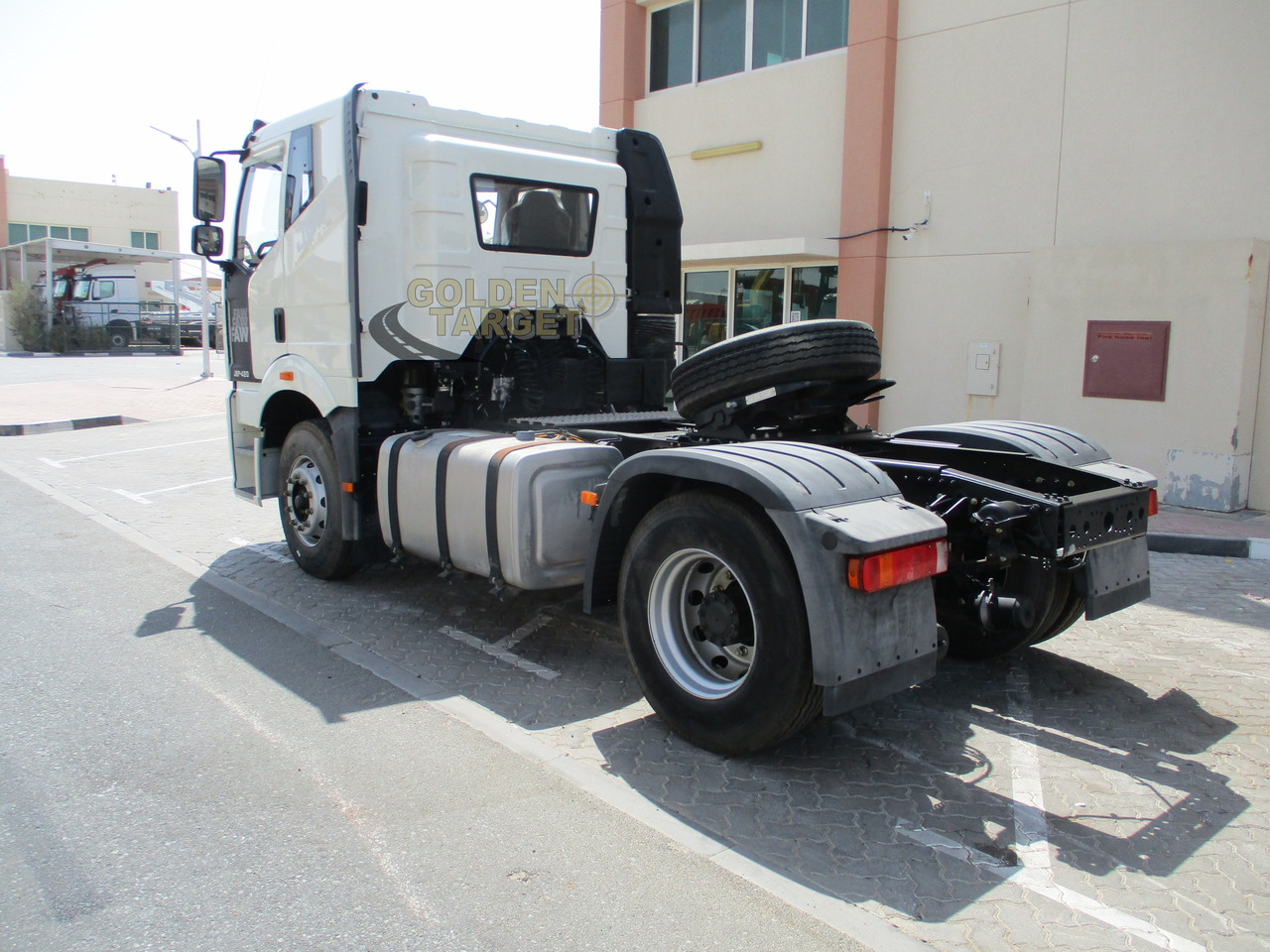 FAW J6P-420 4x2 Head Truck - Tracteur routier: photos 4 FAW J6P-420 4x2 Head Truck - Tracteur routier: photos 4