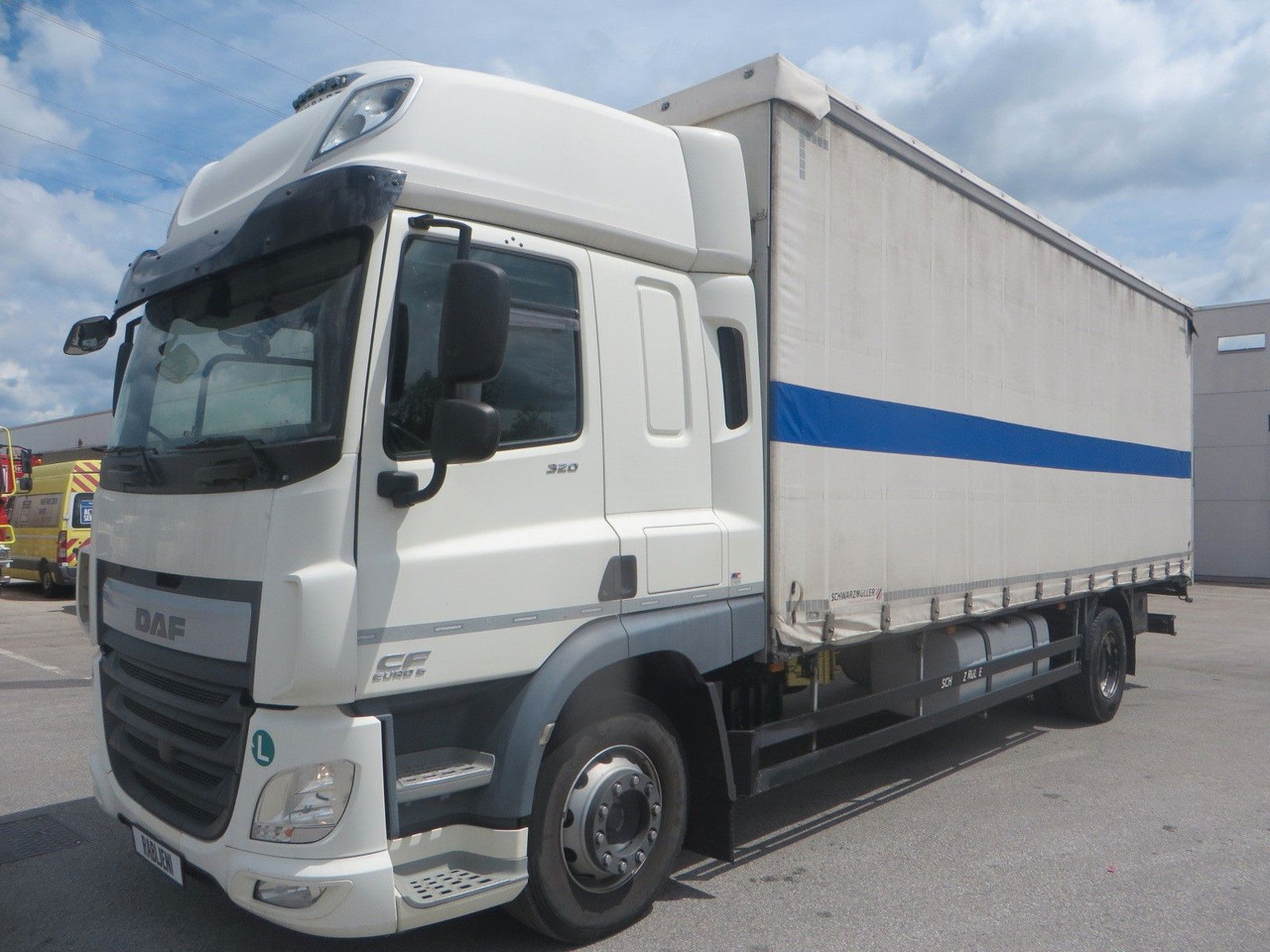 DAF CF320 4x2 18T Curtainside 7.70m - Camion à rideaux coulissants: photos 1 DAF CF320 4x2 18T Curtainside 7.70m - Camion à rideaux coulissants: photos 1