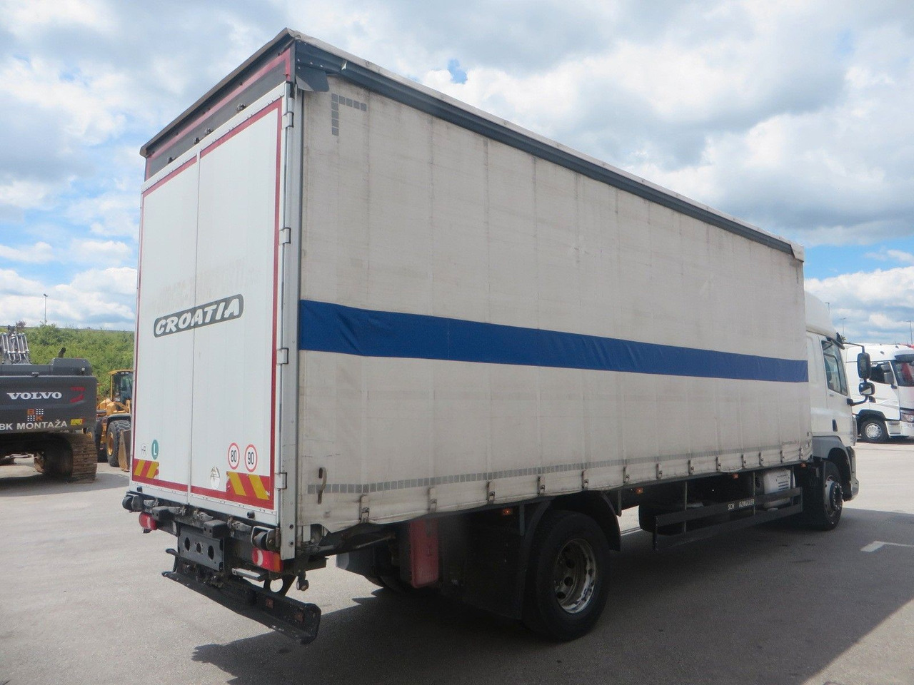 DAF CF320 4x2 18T Curtainside 7.70m - Camion à rideaux coulissants: photos 3 DAF CF320 4x2 18T Curtainside 7.70m - Camion à rideaux coulissants: photos 3