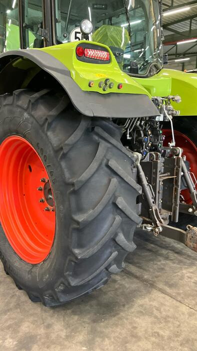 Tracteur agricole Claas Arion 540: photos 17