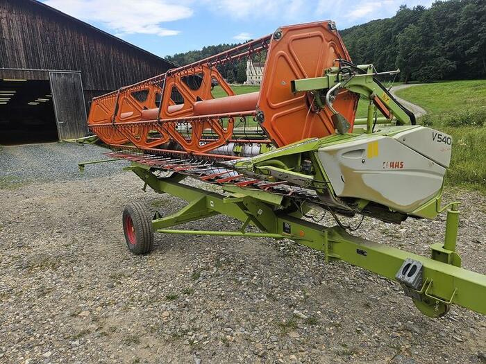 Claas V540 Vario - Moissoneuse: photos 1 Claas V540 Vario - Moissoneuse: photos 1