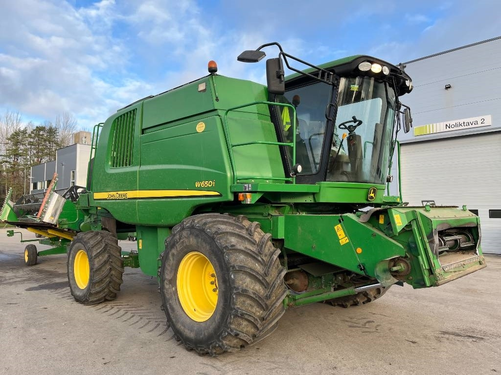 John Deere W 650 i - Moissonneuse-batteuse: photos 1 John Deere W 650 i - Moissonneuse-batteuse: photos 1