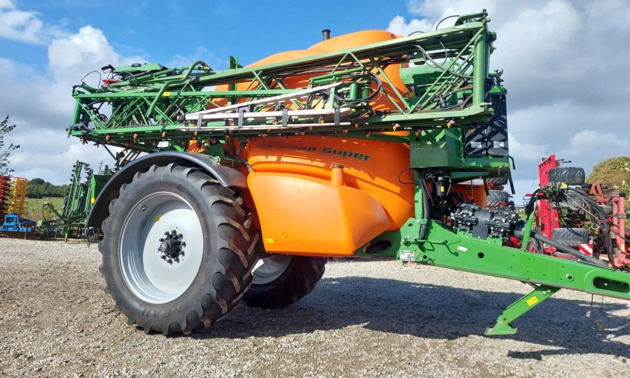 Amazone UX 6200 Super 36-24m med GPS - Pulvérisateur traîné: photos 1 Amazone UX 6200 Super 36-24m med GPS - Pulvérisateur traîné: photos 1