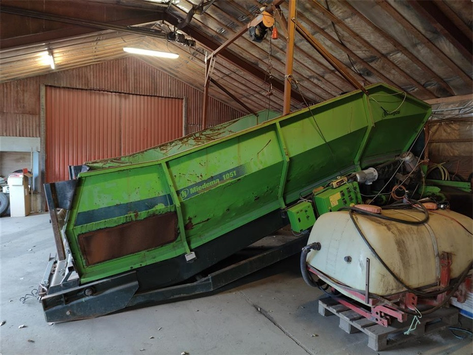 Miedema
SB 1051 - Matériel pomme de terre: photos 3 Miedema
SB 1051 - Matériel pomme de terre: photos 3