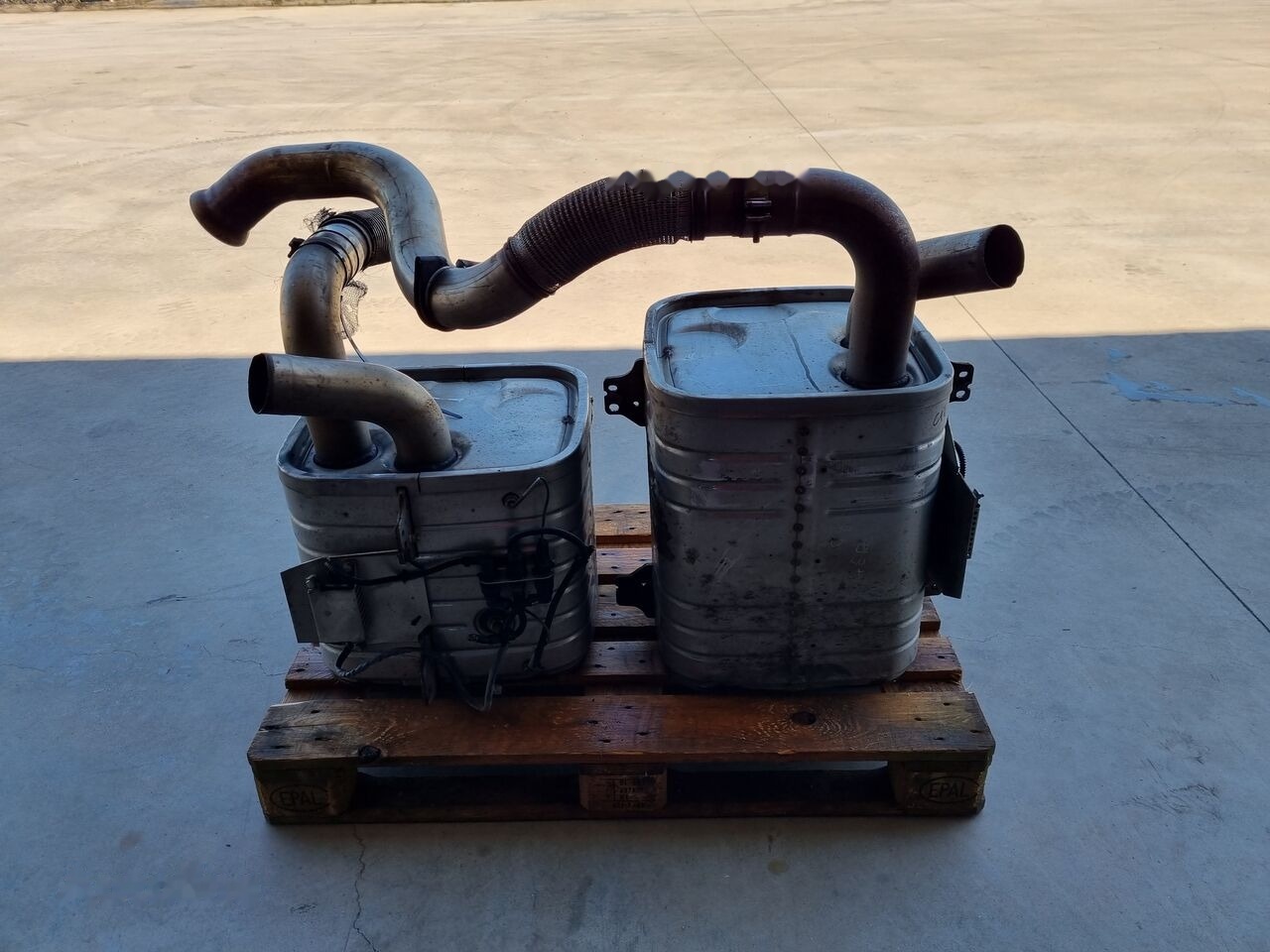 Eberspächer ATEGO 2 Mercedes-Benz ATEGO 2 - Catalyseur pour Camion: photos 3 Eberspächer ATEGO 2 Mercedes-Benz ATEGO 2 - Catalyseur pour Camion: photos 3