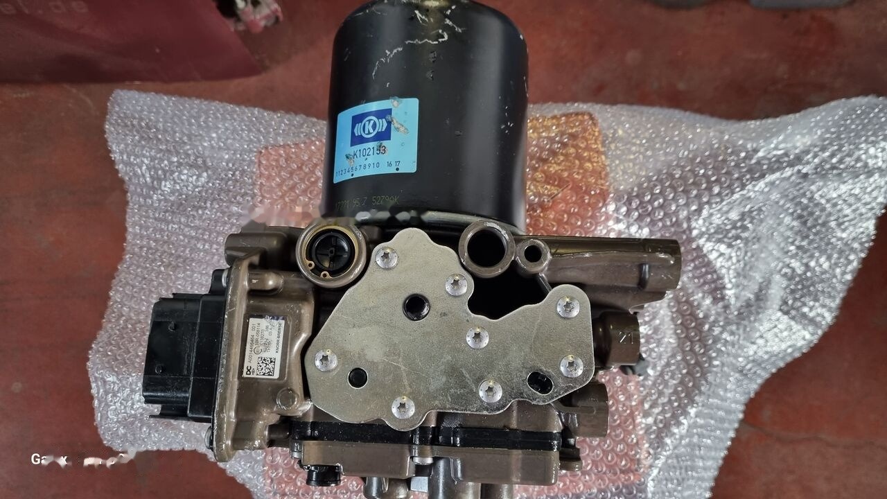 Knorr-Bremse AIR DRYER UNIT EAPU K138270 Mercedes-Benz ACTROS MP4 EURO 6 - Bloc de gestion pour Camion: photos 3 Knorr-Bremse AIR DRYER UNIT EAPU K138270 Mercedes-Benz ACTROS MP4 EURO 6 - Bloc de gestion pour Camion: photos 3