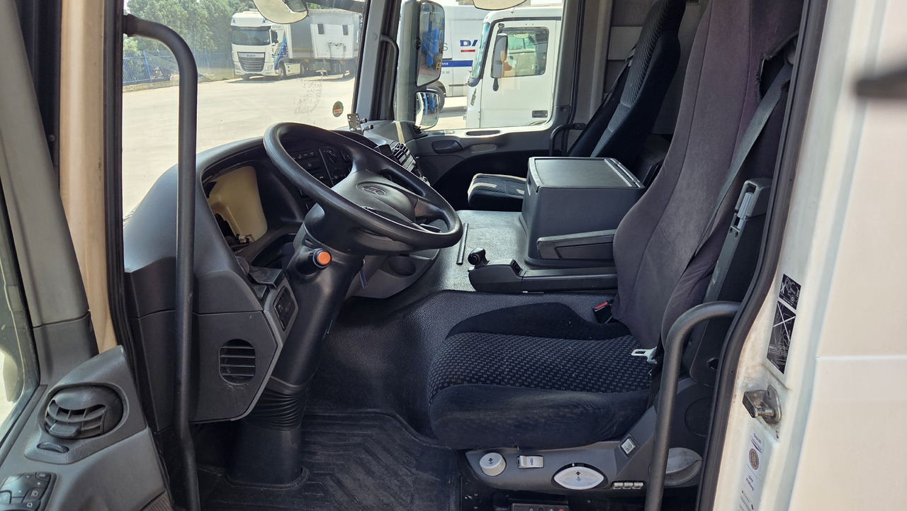MERCEDES ACTROS MP3 MEDIUM - Cabine: photos 5 MERCEDES ACTROS MP3 MEDIUM - Cabine: photos 5