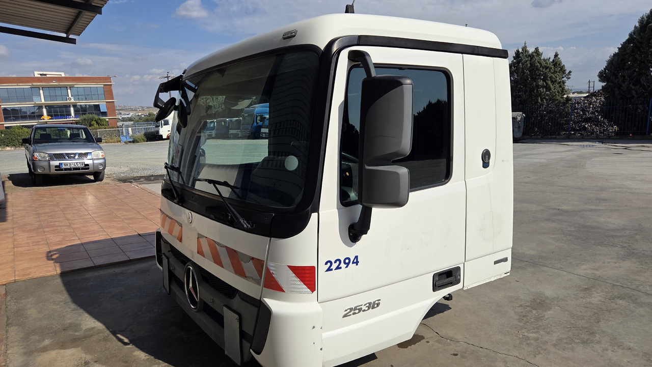 MERCEDES-BENZ ACTROS MP3 EURO 5 MEDIUM SIZE - Cabine: photos 2 MERCEDES-BENZ ACTROS MP3 EURO 5 MEDIUM SIZE - Cabine: photos 2