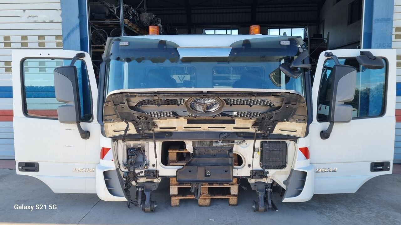 Mercedes-Benz CAB ACTROS SHORT EURO 5 A 9416002005 Mercedes-Benz MP3 ACTROS - Cabine pour Camion: photos 1 Mercedes-Benz CAB ACTROS SHORT EURO 5 A 9416002005 Mercedes-Benz MP3 ACTROS - Cabine pour Camion: photos 1