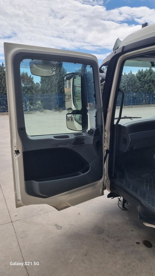 Mercedes-Benz CAB MERCEDES ACTROS MP 3 MEDIUM Mercedes-Benz ACTROS MP3 - Cabine pour Camion: photos 1 Mercedes-Benz CAB MERCEDES ACTROS MP 3 MEDIUM Mercedes-Benz ACTROS MP3 - Cabine pour Camion: photos 1