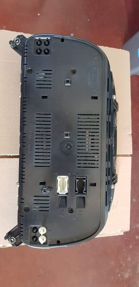 Mercedes-Benz instrumend panel Mercedes-Benz ACTROS MP2 - Panel de instrumentos pour Camion: photos 2 Mercedes-Benz instrumend panel Mercedes-Benz ACTROS MP2 - Panel de instrumentos pour Camion: photos 2