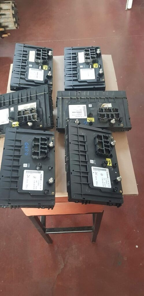 Mercedes-Benz instrumend panel Mercedes-Benz ACTROS MP2 - Panel de instrumentos pour Camion: photos 4 Mercedes-Benz instrumend panel Mercedes-Benz ACTROS MP2 - Panel de instrumentos pour Camion: photos 4