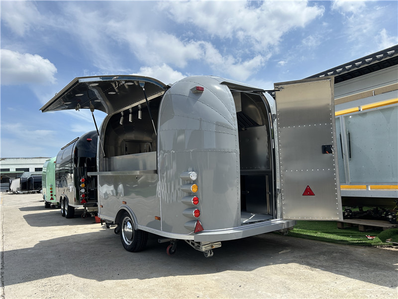 Small Food Trailer Crepes, Gelato & More | European Street Food Truck - Remorque magasin: photos 3 Small Food Trailer Crepes, Gelato & More | European Street Food Truck - Remorque magasin: photos 3