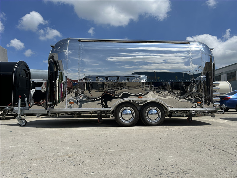 Smash Burger Food Truck Taste of Europe Food Truck: Wood-Fired Pizza, German Sausages & French Crepes - Remorque magasin: photos 4 Smash Burger Food Truck Taste of Europe Food Truck: Wood-Fired Pizza, German Sausages & French Crepes - Remorque magasin: photos 4