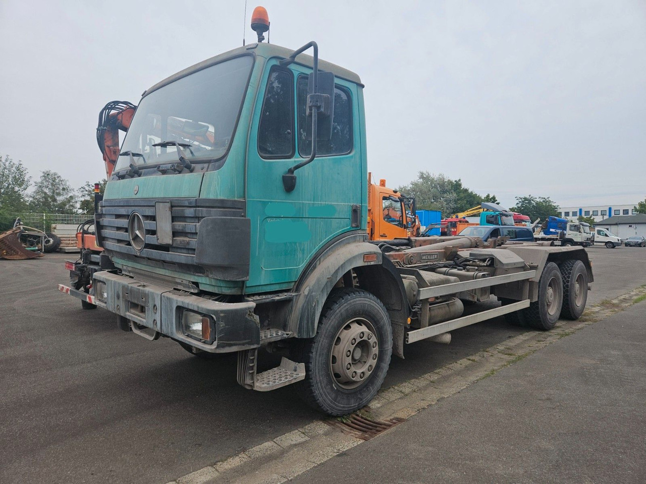 Mercedes-Benz SK 2527 6x4 Blatt/Blatt Hakenabroller - Camion ampliroll: photos 2 Mercedes-Benz SK 2527 6x4 Blatt/Blatt Hakenabroller - Camion ampliroll: photos 2