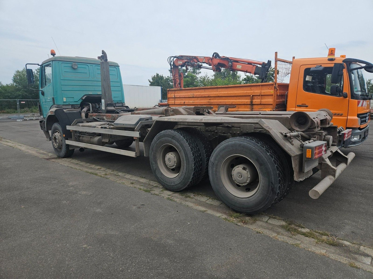 Mercedes-Benz SK 2527 6x4 Blatt/Blatt Hakenabroller - Camion ampliroll: photos 3 Mercedes-Benz SK 2527 6x4 Blatt/Blatt Hakenabroller - Camion ampliroll: photos 3