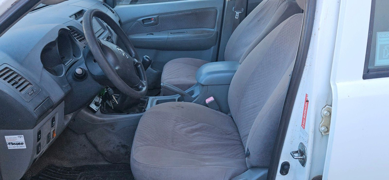 Toyota Hilux Double Cab 4x4 - SUV: photos 5 Toyota Hilux Double Cab 4x4 - SUV: photos 5