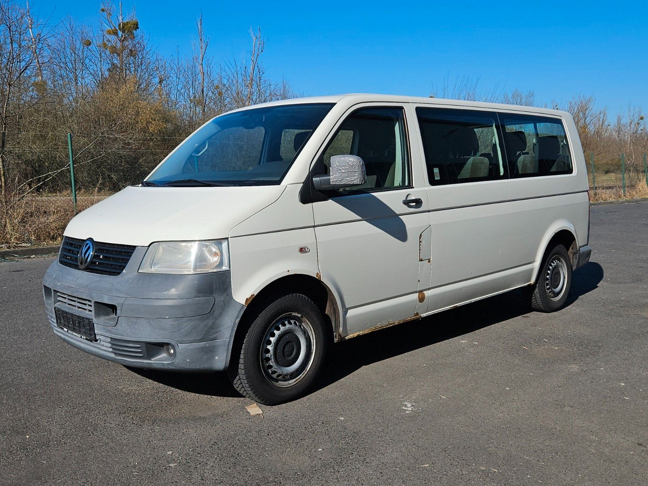 Volkswagen T5 9 Sitzer lang - Transport de personnes: photos 1 Volkswagen T5 9 Sitzer lang - Transport de personnes: photos 1