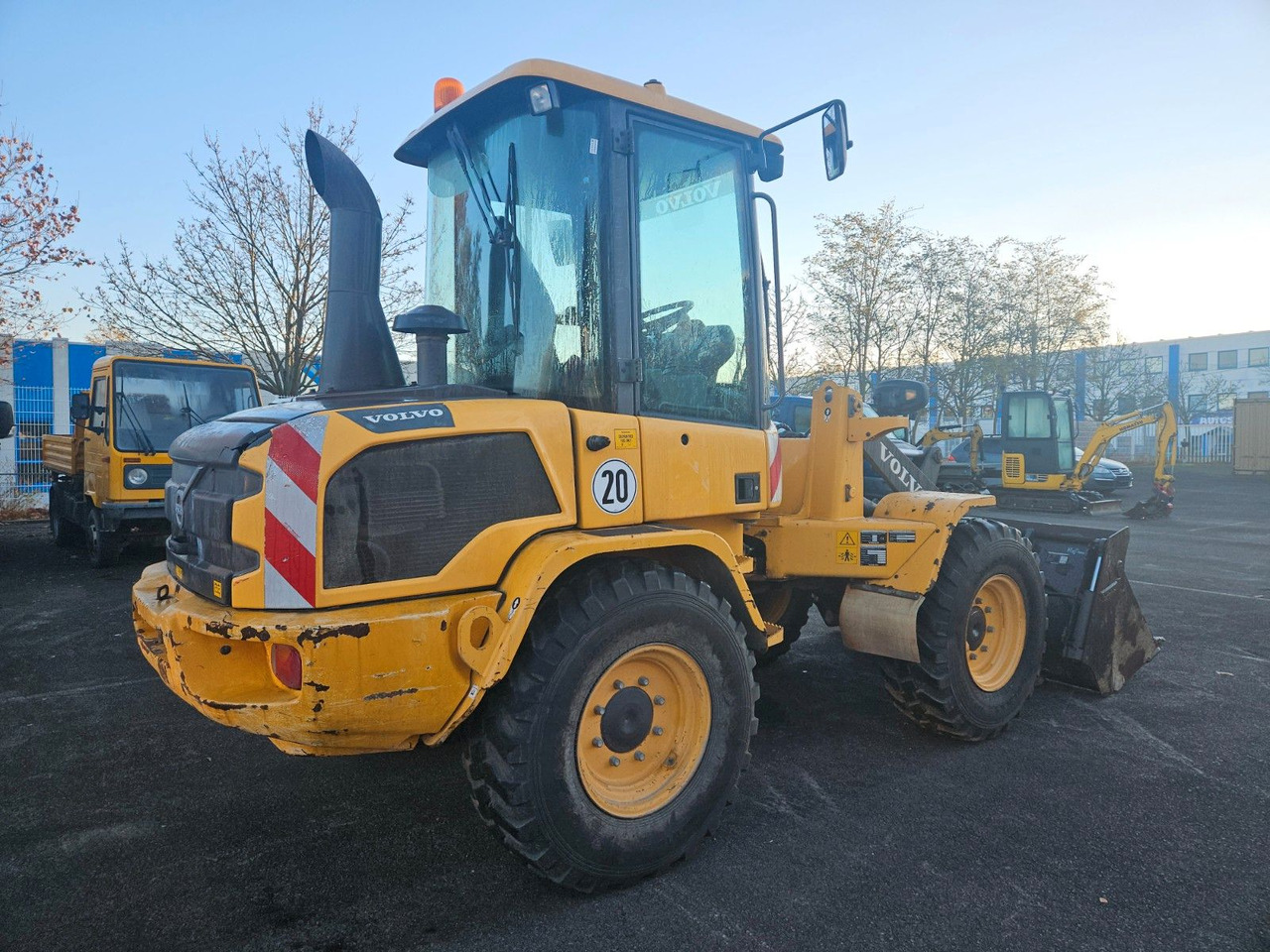 Volvo L30G Radlader mit Klappschaufel - Chargeuse sur pneus: photos 3 Volvo L30G Radlader mit Klappschaufel - Chargeuse sur pneus: photos 3