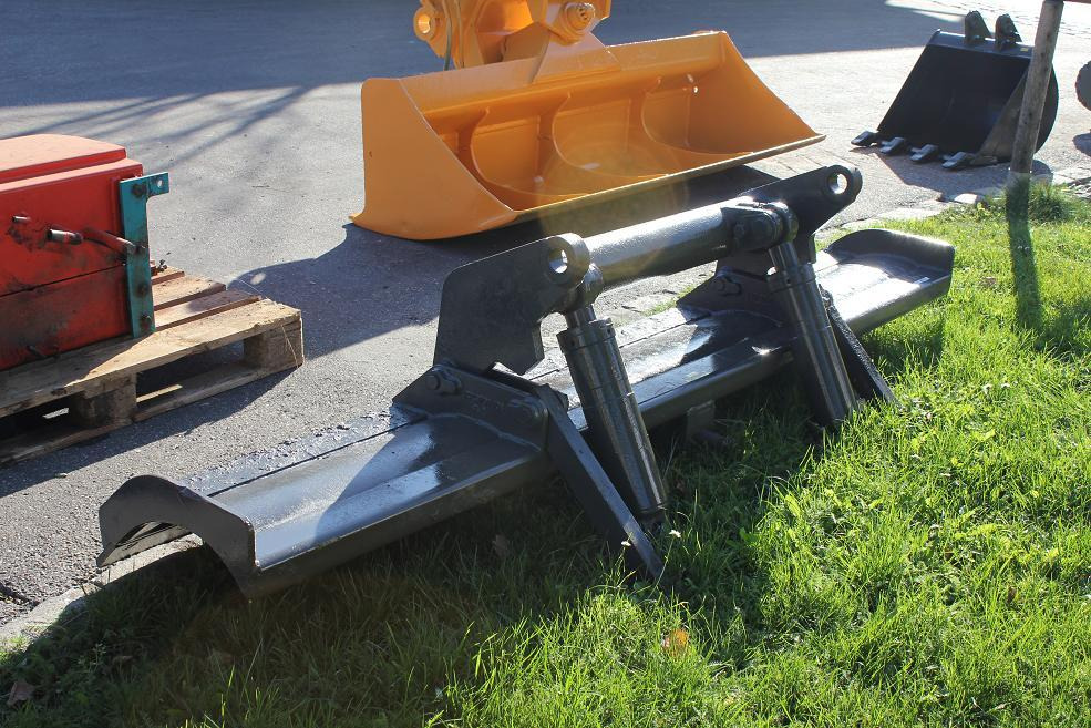 Atlas 1302 E - Lame pour Engins de chantier: photos 1 Atlas 1302 E - Lame pour Engins de chantier: photos 1