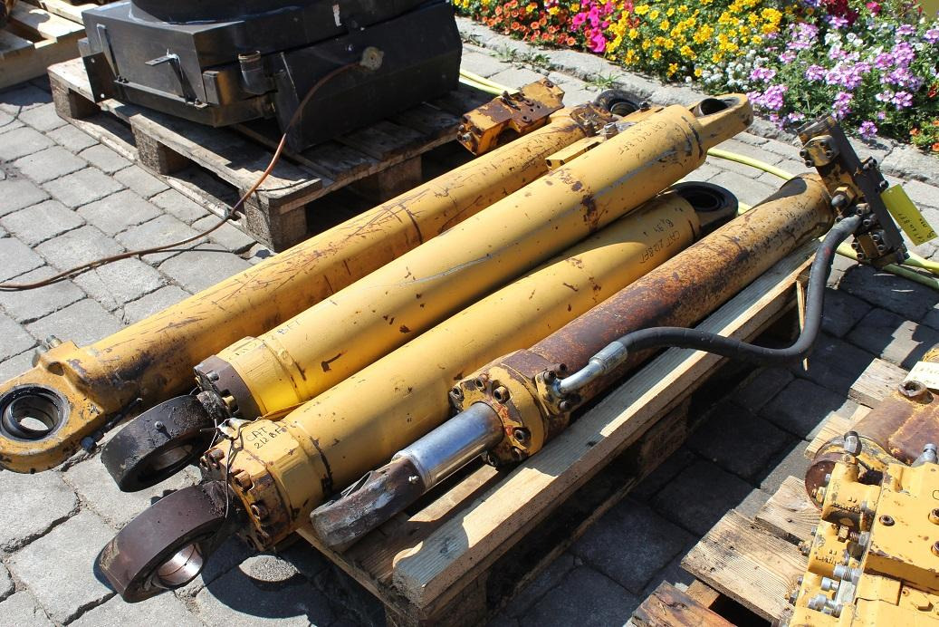 Caterpillar 212 BFT - Vérin hydraulique pour Engins de chantier: photos 4 Caterpillar 212 BFT - Vérin hydraulique pour Engins de chantier: photos 4