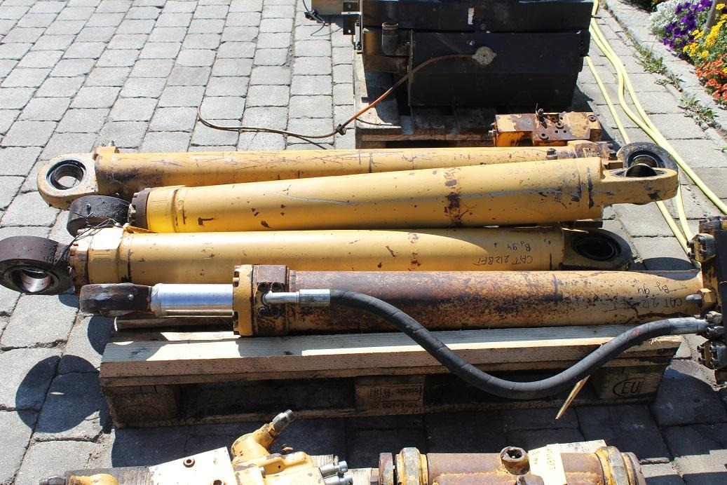 Caterpillar 212 BFT - Vérin hydraulique pour Engins de chantier: photos 1 Caterpillar 212 BFT - Vérin hydraulique pour Engins de chantier: photos 1