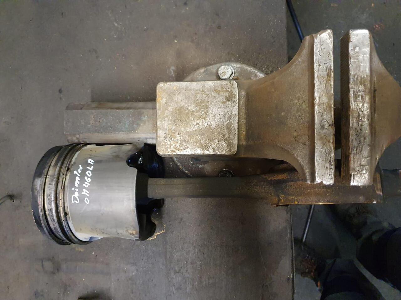 Daimler-Chrysler OM 460 LA. E3A/7 - Moteur pour Engins de chantier: photos 3 Daimler-Chrysler OM 460 LA. E3A/7 - Moteur pour Engins de chantier: photos 3