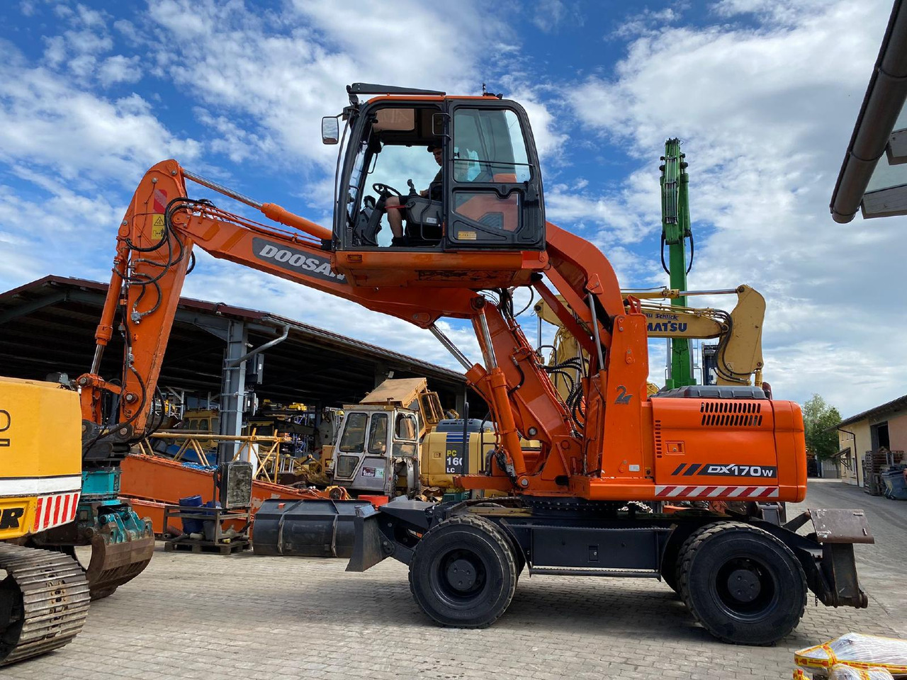 Doosan DX 170 W - Pelle sur pneus: photos 1 Doosan DX 170 W - Pelle sur pneus: photos 1