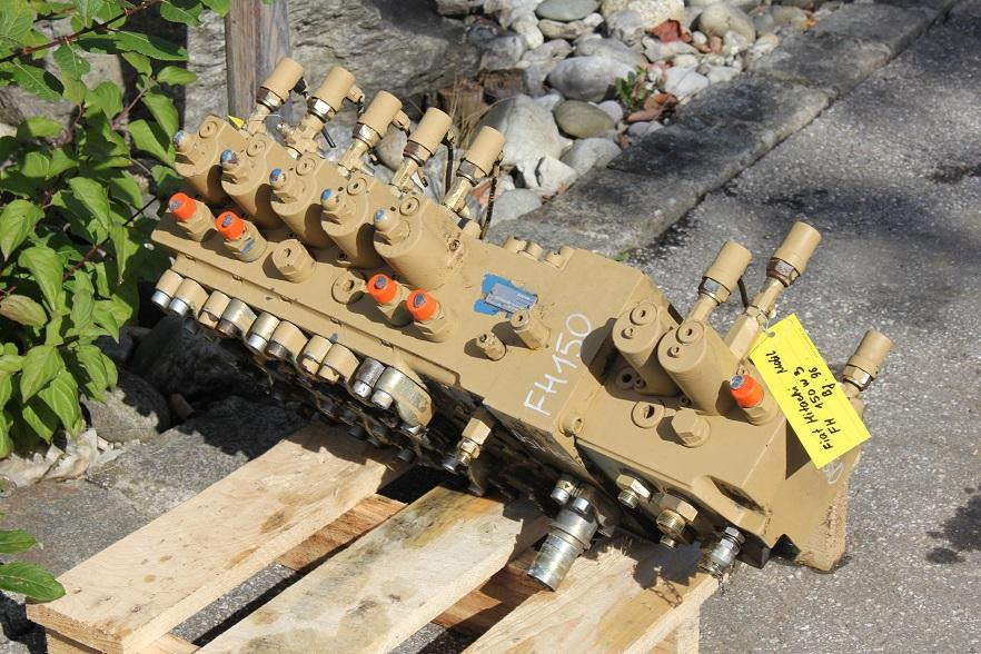 Fiat-Hitachi FH 150 - Valve hydraulique pour Engins de chantier: photos 3 Fiat-Hitachi FH 150 - Valve hydraulique pour Engins de chantier: photos 3