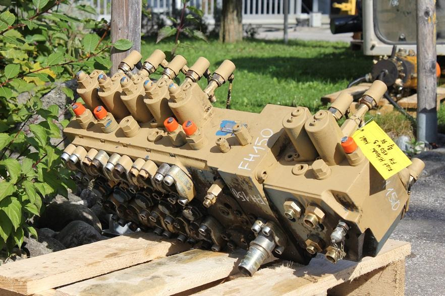 Fiat-Hitachi FH 150 - Valve hydraulique pour Engins de chantier: photos 4 Fiat-Hitachi FH 150 - Valve hydraulique pour Engins de chantier: photos 4