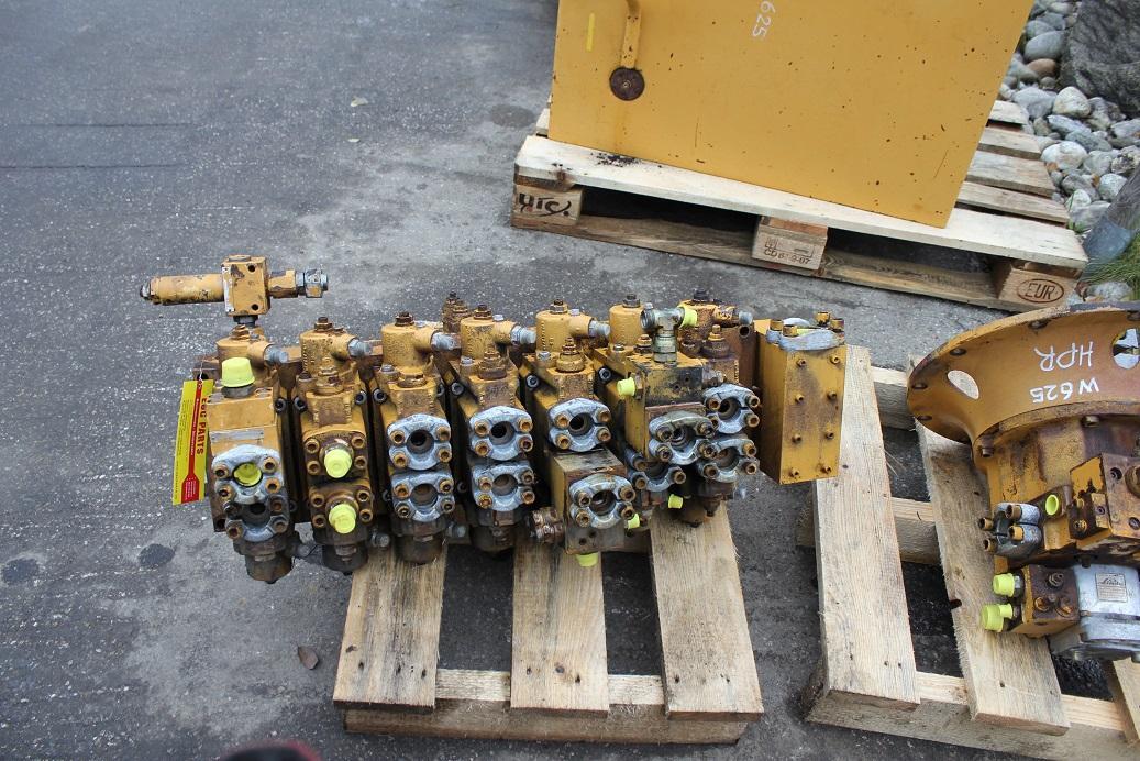 Furukawa W 625 - Valve hydraulique pour Engins de chantier: photos 3 Furukawa W 625 - Valve hydraulique pour Engins de chantier: photos 3