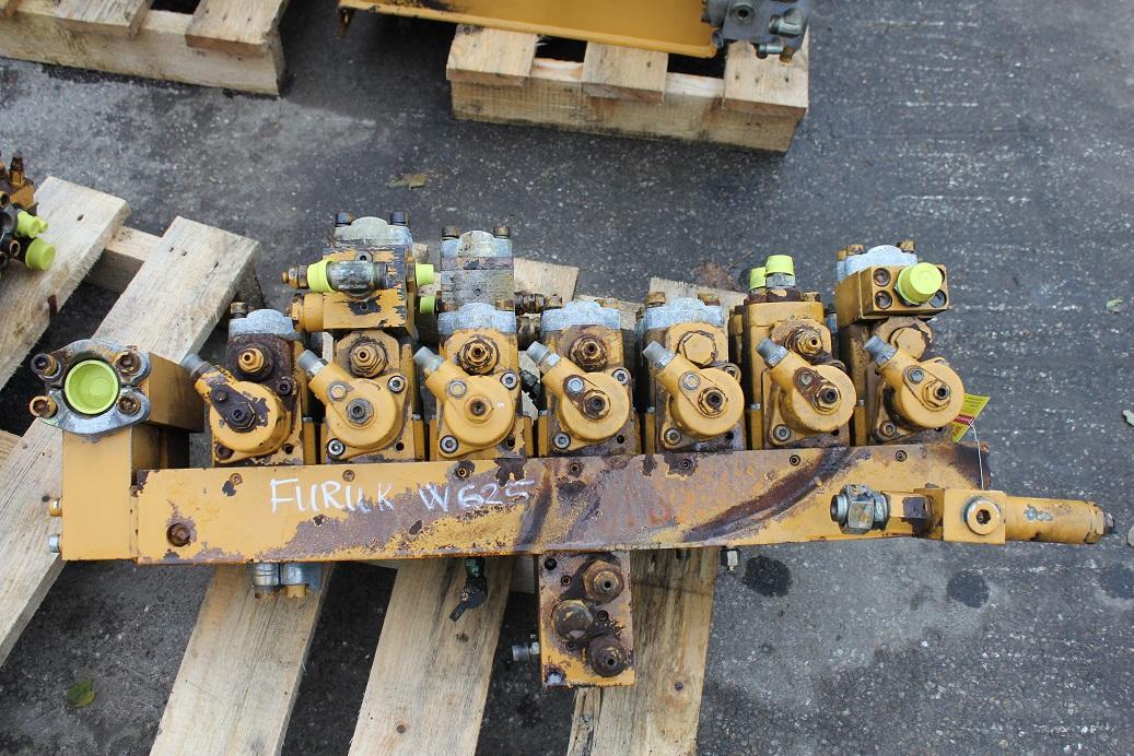 Furukawa W 625 - Valve hydraulique pour Engins de chantier: photos 1 Furukawa W 625 - Valve hydraulique pour Engins de chantier: photos 1