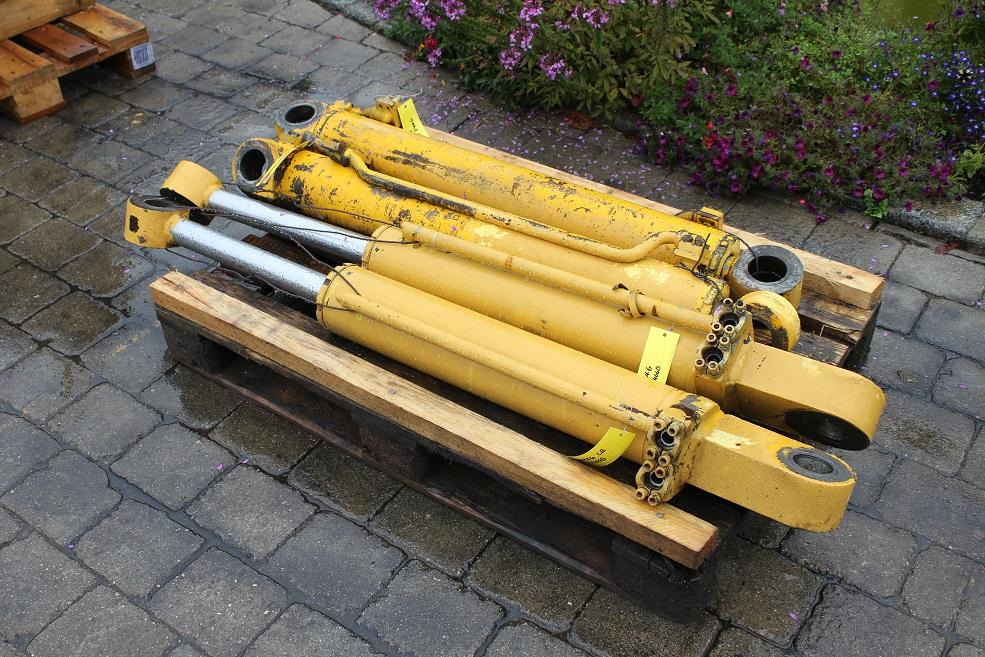 Hanomag D 400 - Vérin hydraulique pour Engins de chantier: photos 1 Hanomag D 400 - Vérin hydraulique pour Engins de chantier: photos 1