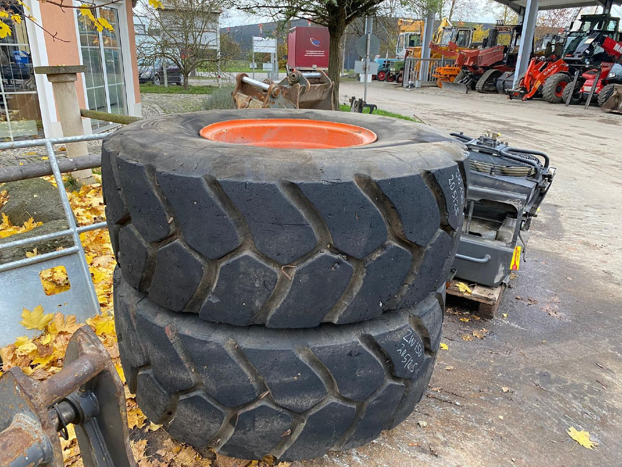 Hitachi 20,5 R 25 ZW 150 - Roue complète pour Engins de chantier: photos 4 Hitachi 20,5 R 25 ZW 150 - Roue complète pour Engins de chantier: photos 4