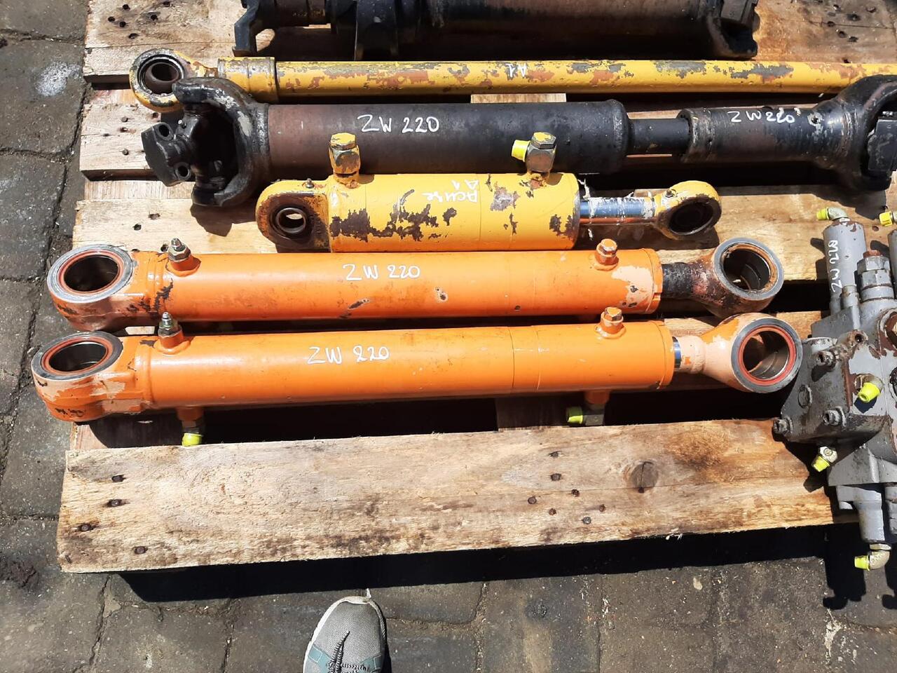 Vérin hydraulique pour Engins de chantier Hitachi ZW 220: photos 6