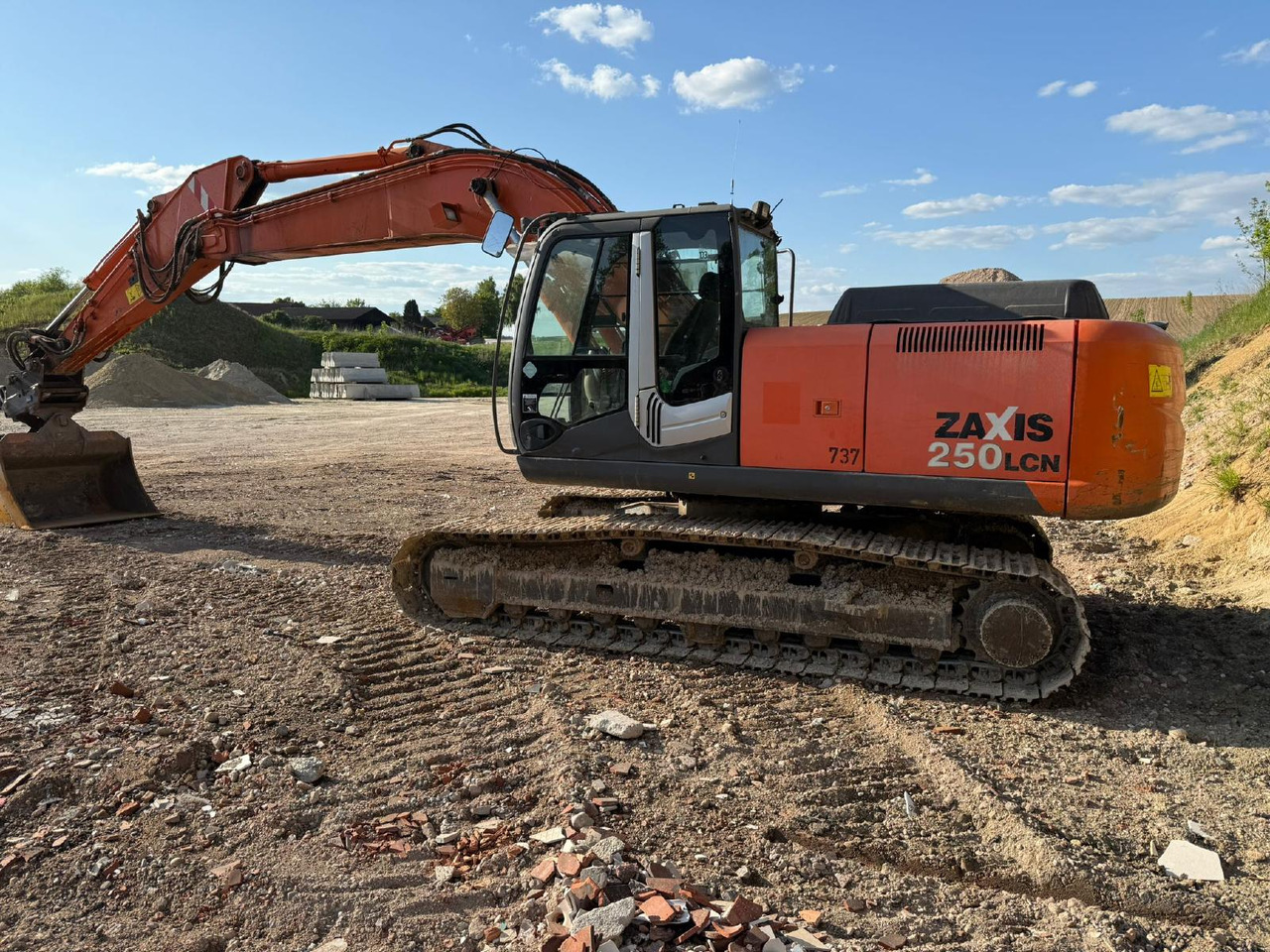 Hitachi ZX 250 LCN -3 - Pelle sur chenille: photos 1 Hitachi ZX 250 LCN -3 - Pelle sur chenille: photos 1
