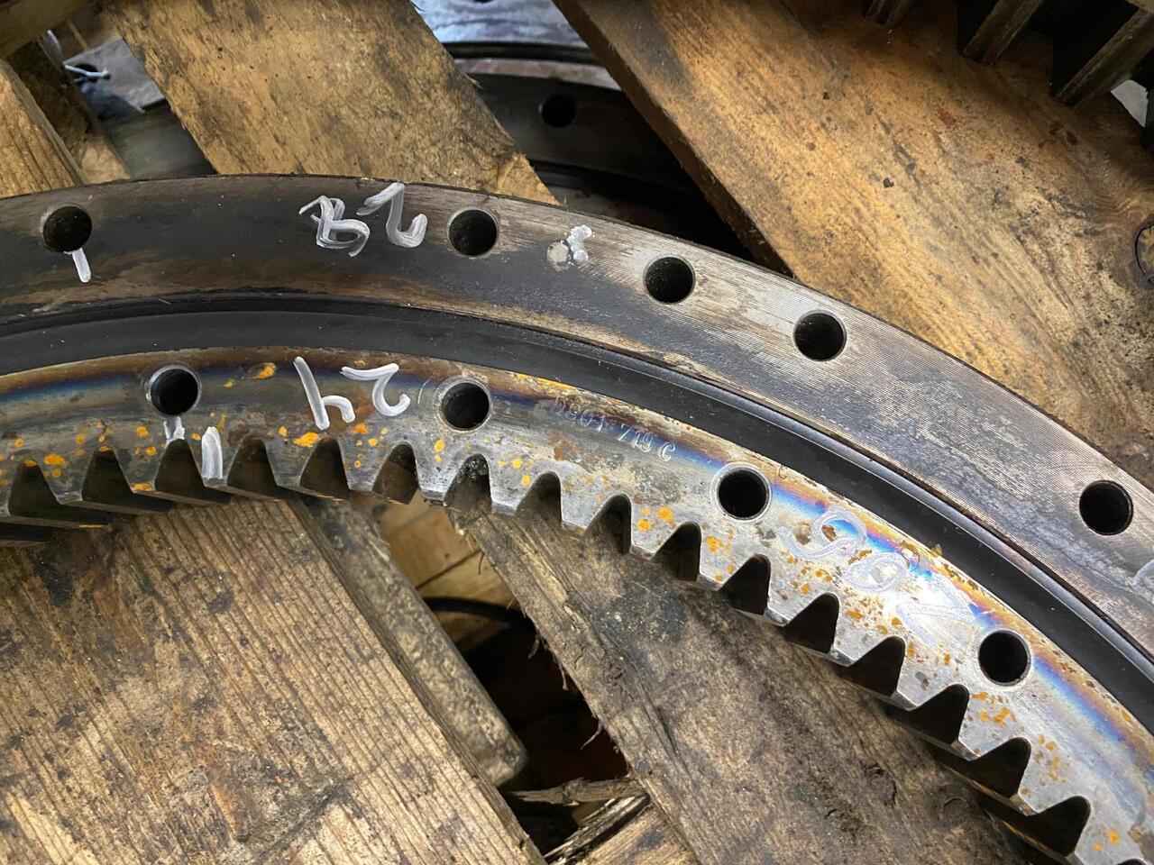 Hitachi ZX 50 - Couronne d'orientation pour Engins de chantier: photos 2 Hitachi ZX 50 - Couronne d'orientation pour Engins de chantier: photos 2