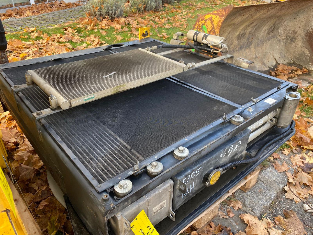 Holland E 305 - Système de refroidissement pour Engins de chantier: photos 1 Holland E 305 - Système de refroidissement pour Engins de chantier: photos 1