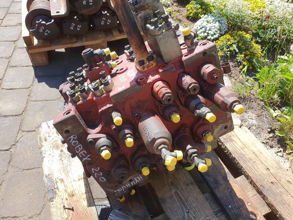 Hyundai Robex 220 LC 9A - Valve hydraulique pour Engins de chantier: photos 2 Hyundai Robex 220 LC 9A - Valve hydraulique pour Engins de chantier: photos 2