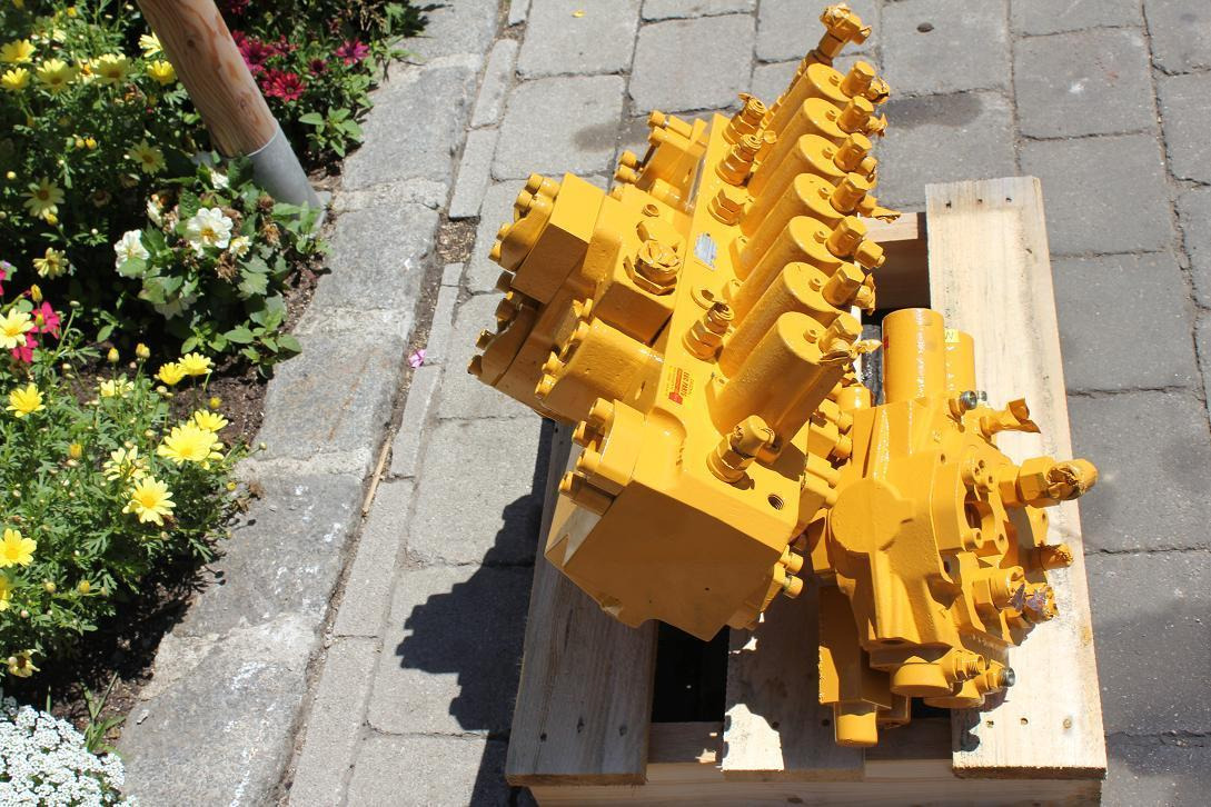 Liebherr 900 Lit. - Valve hydraulique pour Engins de chantier: photos 5 Liebherr 900 Lit. - Valve hydraulique pour Engins de chantier: photos 5