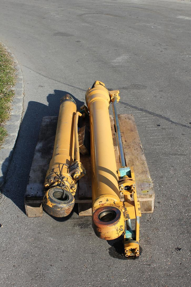 Liebherr 912 Lit. - Vérin hydraulique pour Engins de chantier: photos 2 Liebherr 912 Lit. - Vérin hydraulique pour Engins de chantier: photos 2