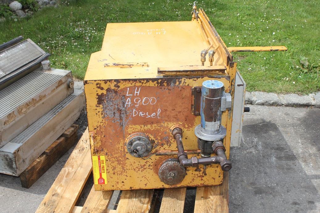 Liebherr A900B - Réservoir de carburant pour Pelle: photos 1 Liebherr A900B - Réservoir de carburant pour Pelle: photos 1