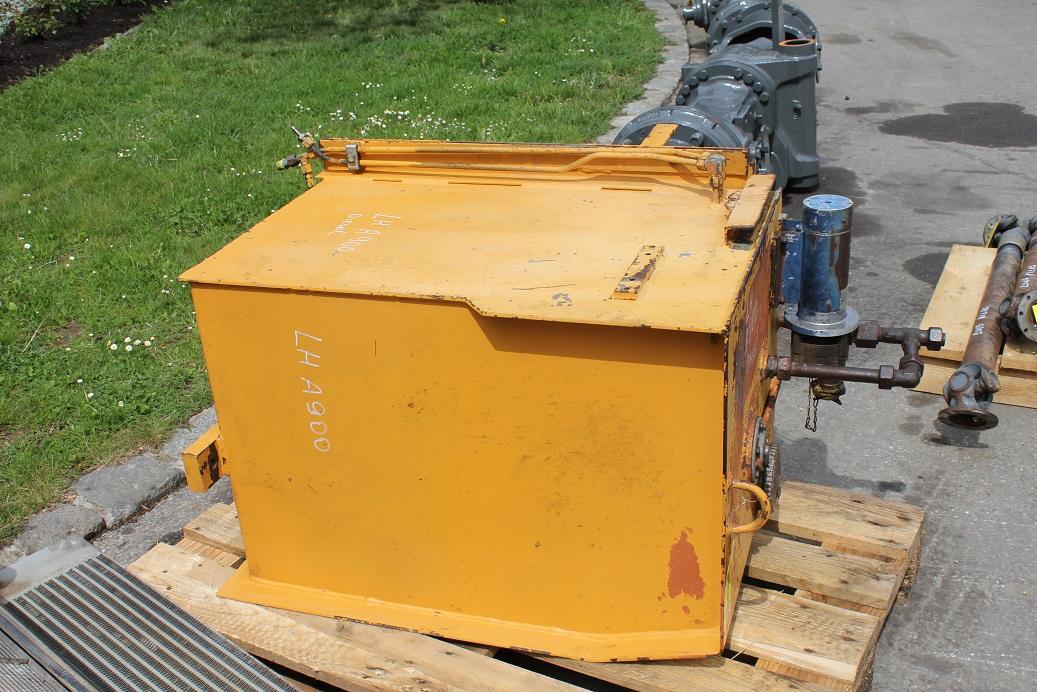 Liebherr A900B - Réservoir de carburant pour Pelle: photos 4 Liebherr A900B - Réservoir de carburant pour Pelle: photos 4