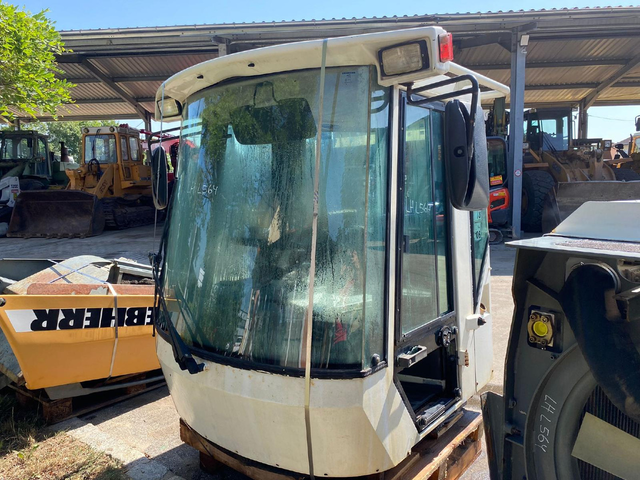 Liebherr L 564 - Cabine pour Engins de chantier: photos 1 Liebherr L 564 - Cabine pour Engins de chantier: photos 1
