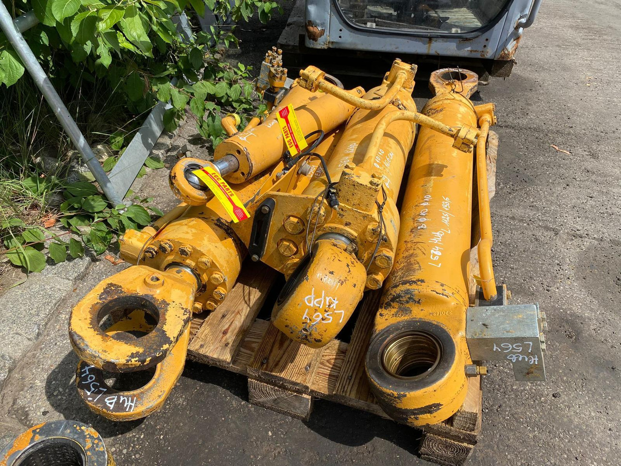 Liebherr L 564 - Vérin hydraulique pour Engins de chantier: photos 1 Liebherr L 564 - Vérin hydraulique pour Engins de chantier: photos 1